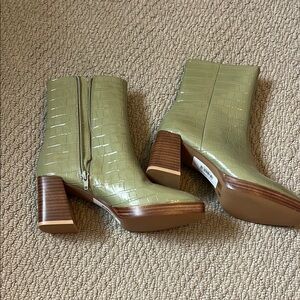 Green Croc-Embossed Women's heeled Boots
